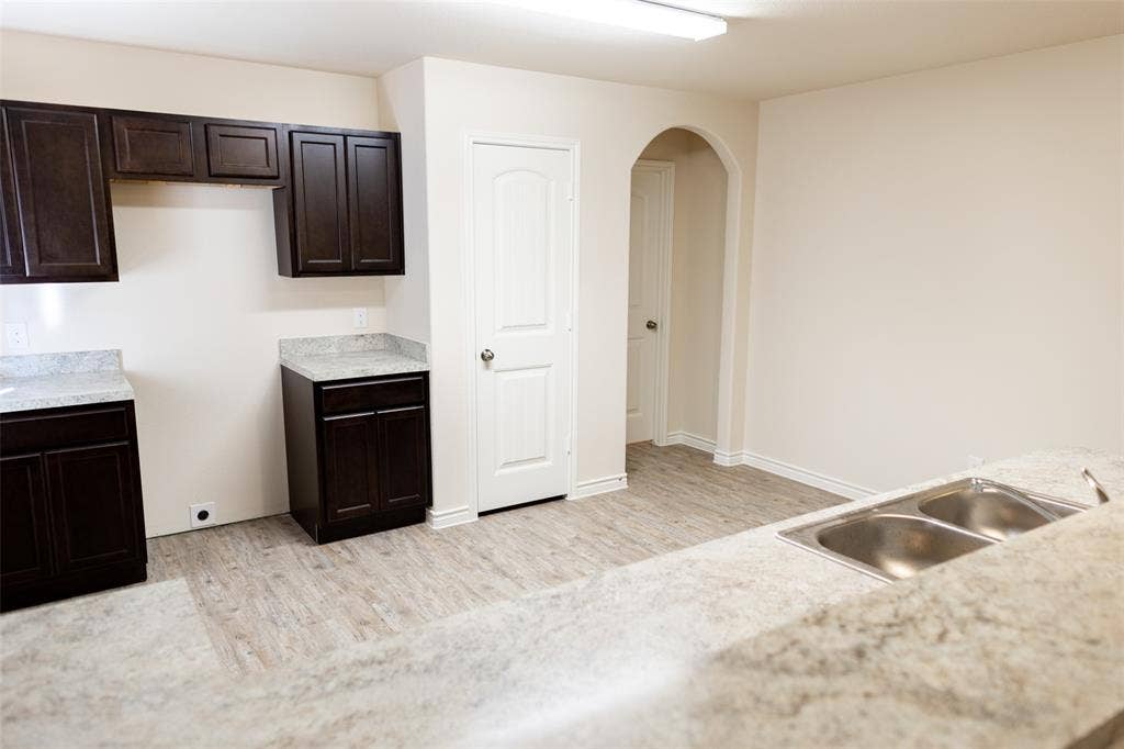 1607 Dove Circle, Ennis, TX 75119 1607 Dove Circle, Ennis, TX 75119