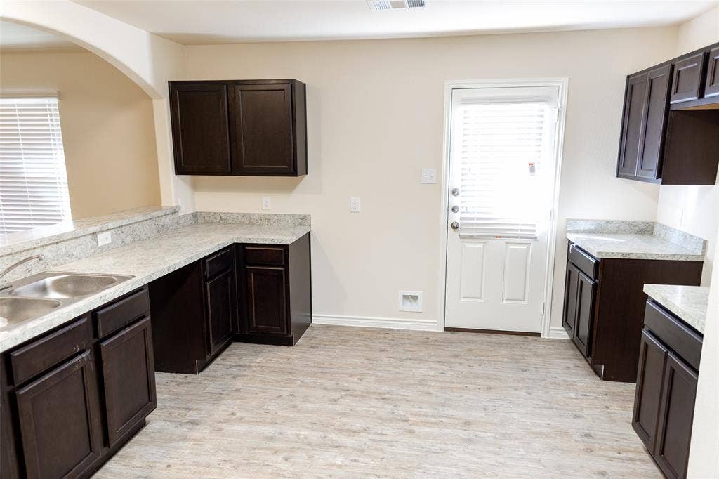 1607 Dove Circle, Ennis, TX 75119 1607 Dove Circle, Ennis, TX 75119