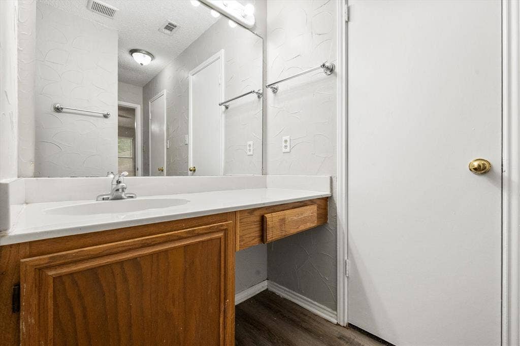 1217 Hidden Creek Drive, Mansfield, TX 76063 1217 Hidden Creek Drive, Mansfield, TX 76063