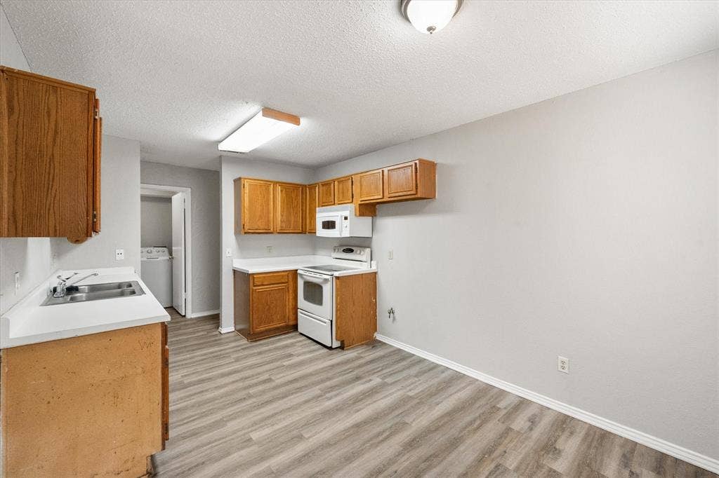 1217 Hidden Creek Drive, Mansfield, TX 76063 1217 Hidden Creek Drive, Mansfield, TX 76063
