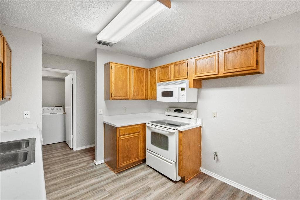 1217 Hidden Creek Drive, Mansfield, TX 76063 1217 Hidden Creek Drive, Mansfield, TX 76063