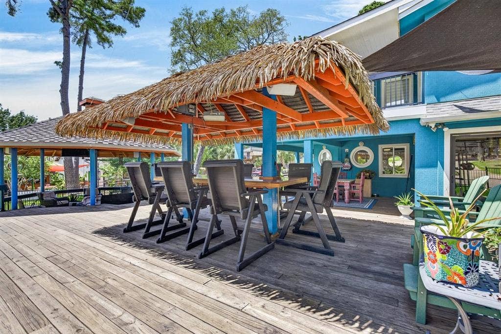 18251 Rocky Point Run, Mabank, TX 75156 Tiki hut style built in table.