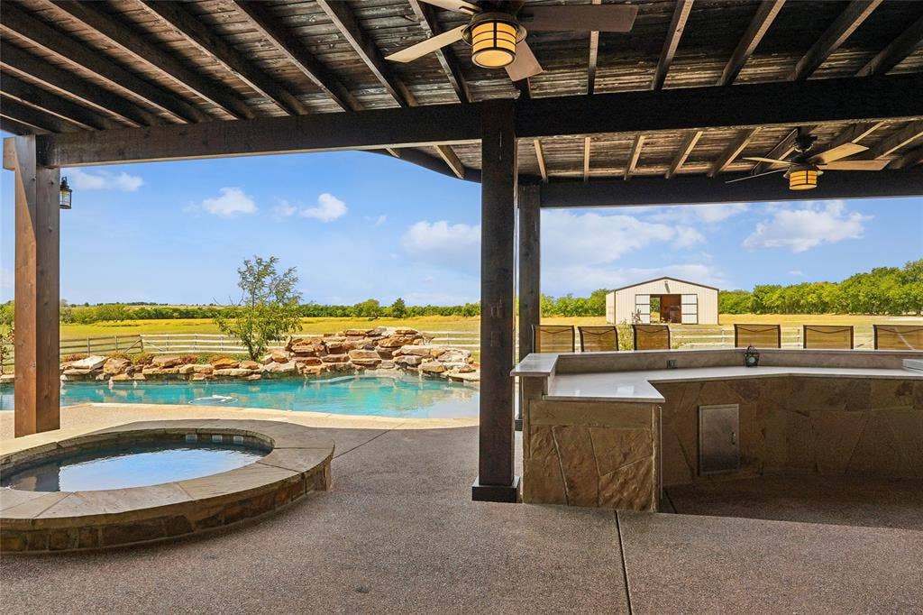 5550 Donald Road, Krum, TX 76249