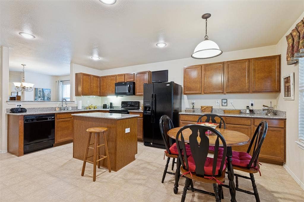 317 Amethyst Drive, Fort Worth, TX 76131 Kitchen