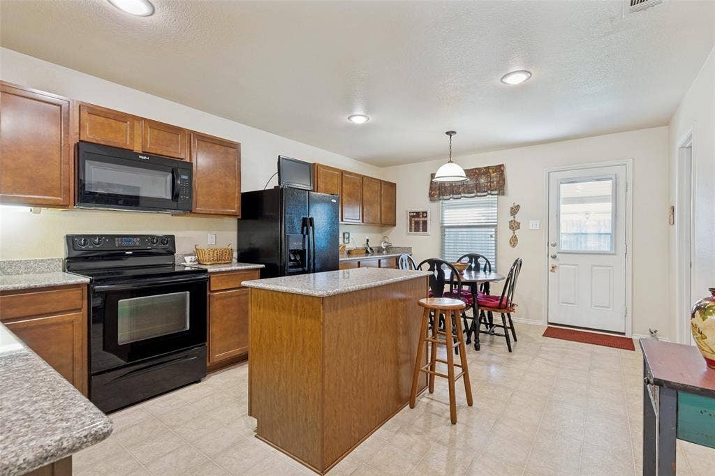 317 Amethyst Drive, Fort Worth, TX 76131 Kitchen