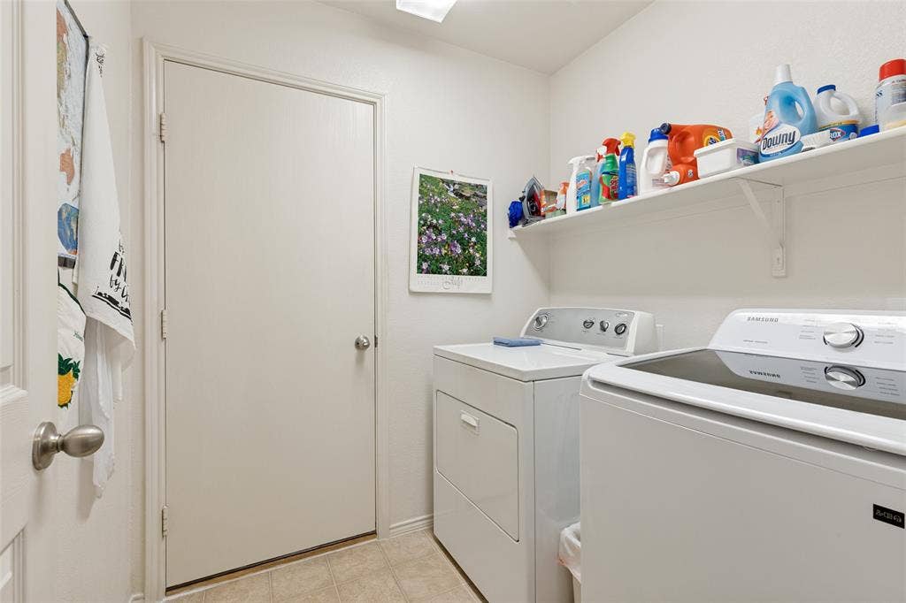 317 Amethyst Drive, Fort Worth, TX 76131 Laundry room