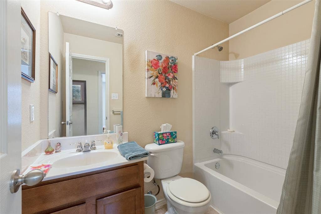 317 Amethyst Drive, Fort Worth, TX 76131 Bathroom
