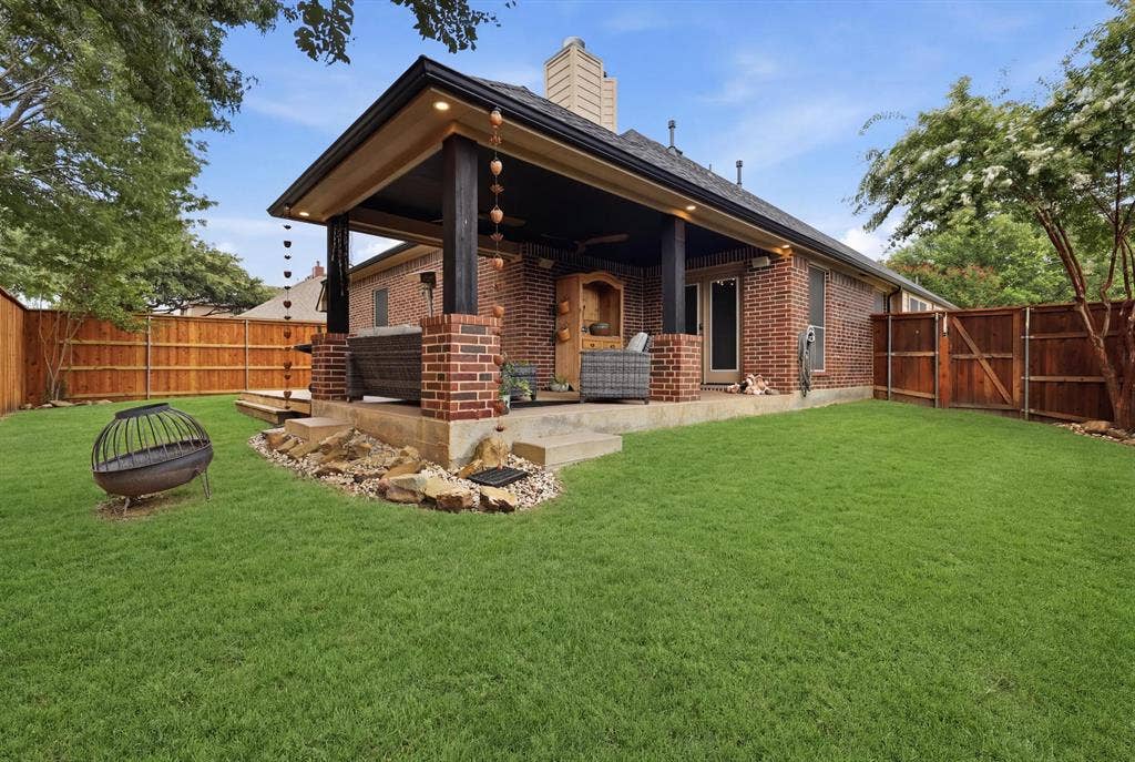 8040 Branch Hollow Trail, Fort Worth, TX 76123 Love that covered patio!