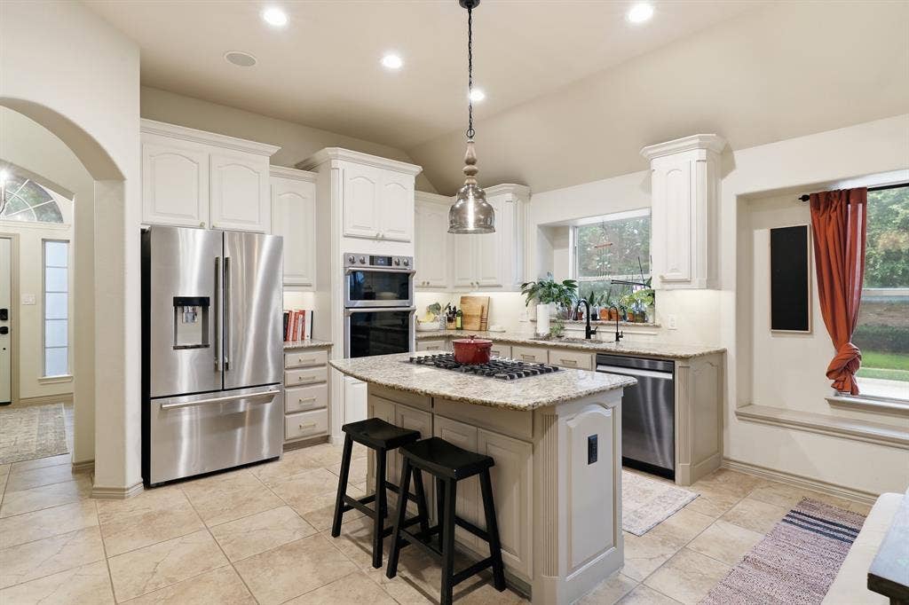 8040 Branch Hollow Trail, Fort Worth, TX 76123 Open island kitchen.
