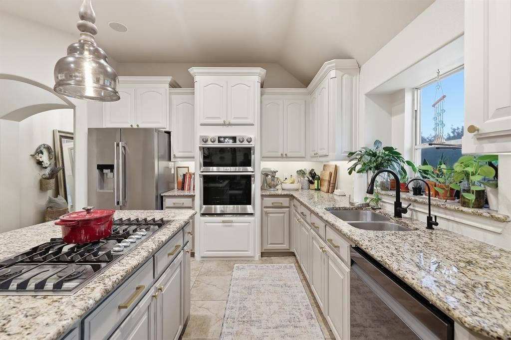 8040 Branch Hollow Trail, Fort Worth, TX 76123 Gas cooktop and Samsung Duo Flex steam/convection oven!