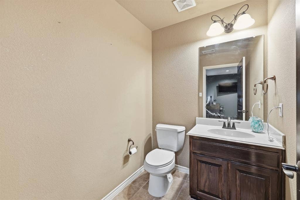 8040 Branch Hollow Trail, Fort Worth, TX 76123 Upstairs half bathroom.