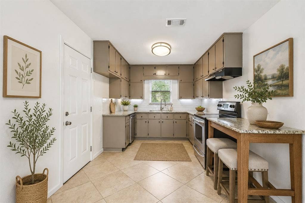 917 De Witt Circle, Dallas, TX 75224