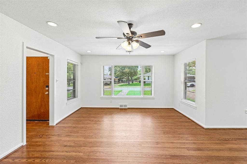 917 De Witt Circle, Dallas, TX 75224