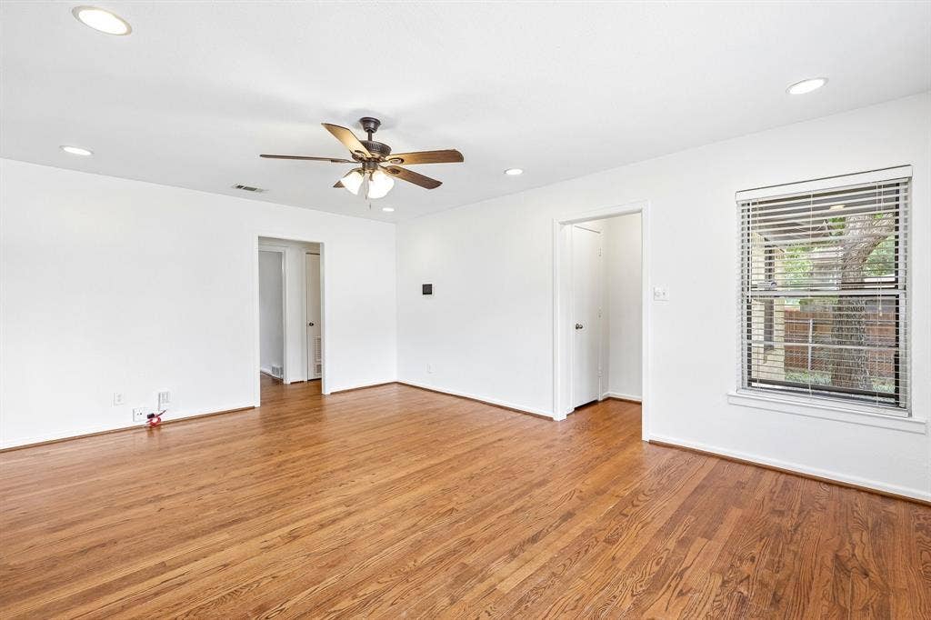 917 De Witt Circle, Dallas, TX 75224