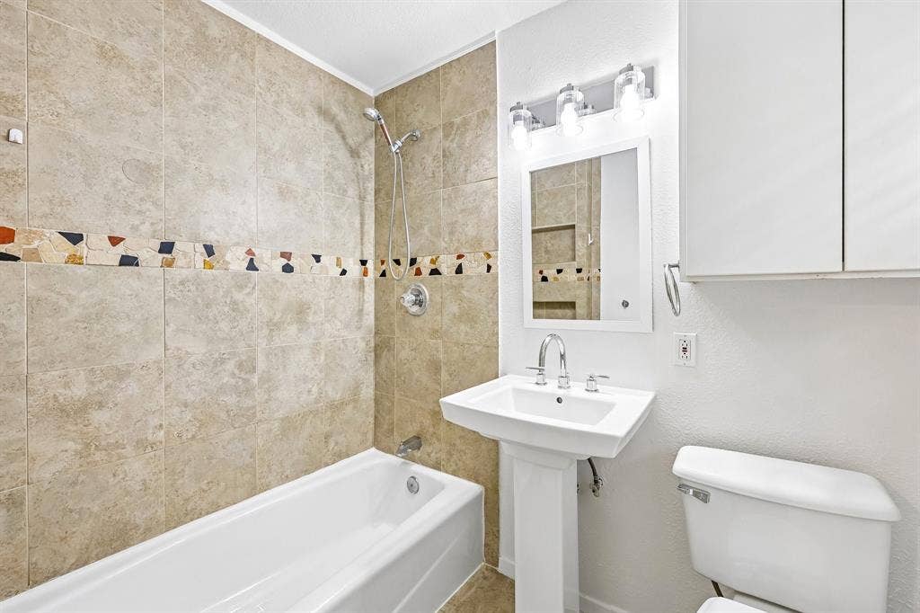 917 De Witt Circle, Dallas, TX 75224