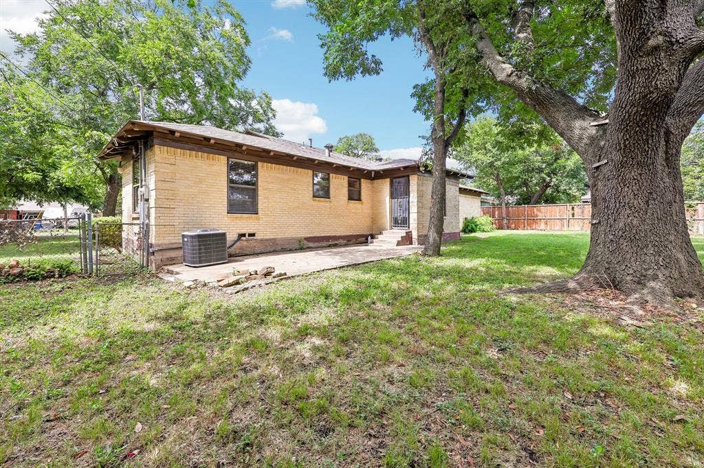 917 De Witt Circle, Dallas, TX 75224