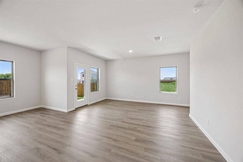 848 Hillcrest Boulevard, Princeton, TX 75407 Representative (4)
