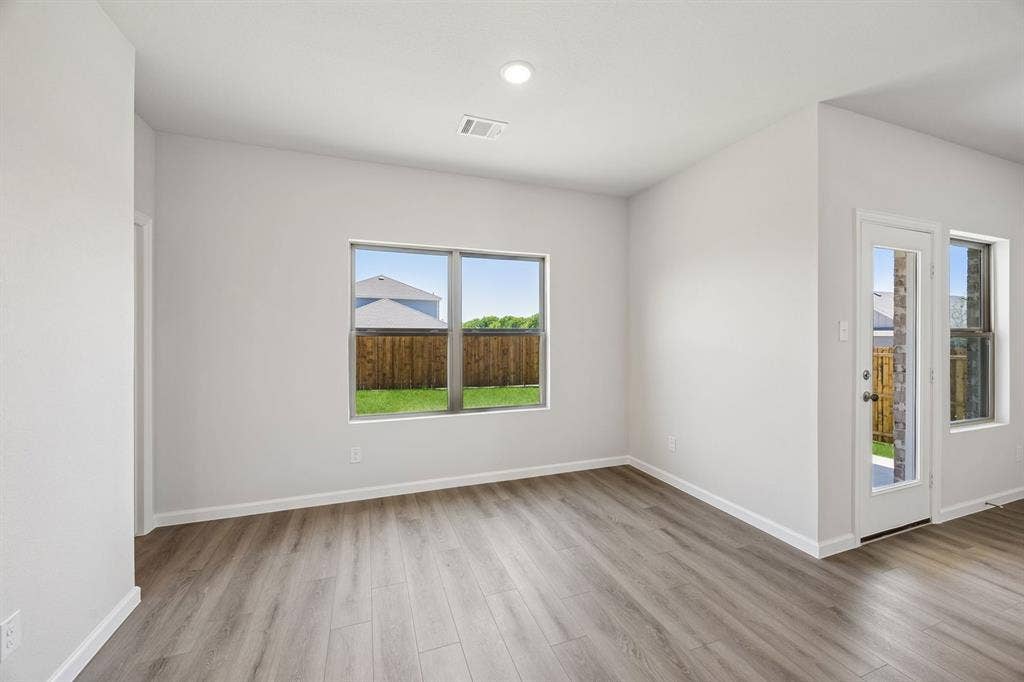 848 Hillcrest Boulevard, Princeton, TX 75407 Representative (5)