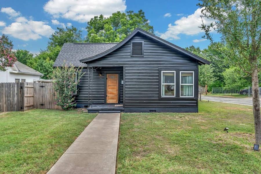 Property photo for 701 N 32nd Street, Waco, TX