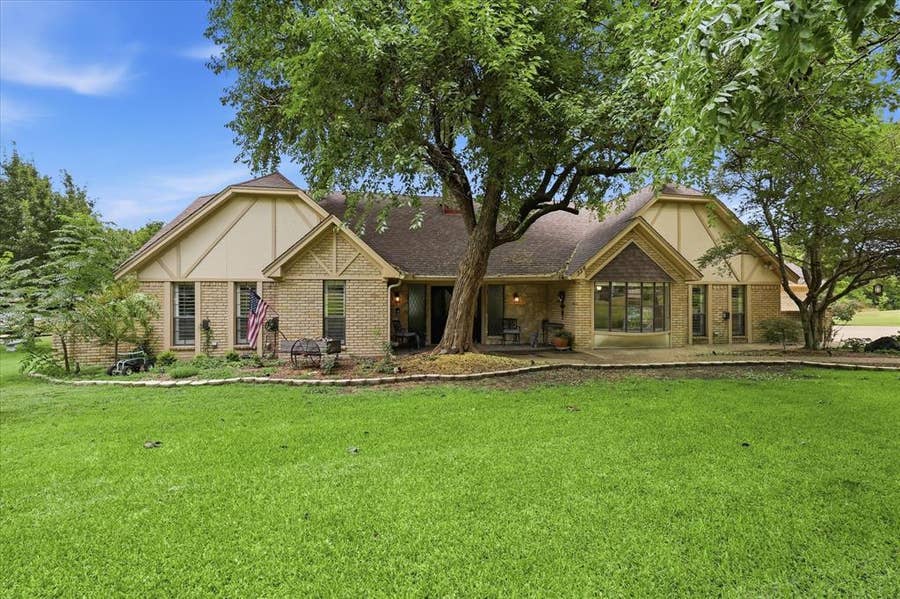 Property photo for 334 N Maxwell Creek Road, Murphy, TX