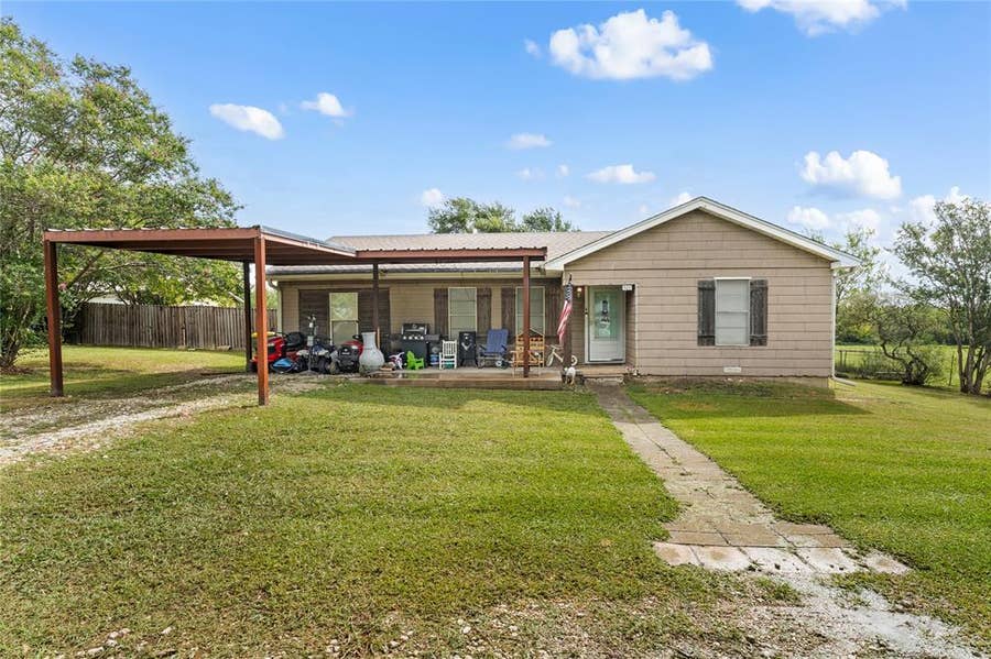 Property photo for 309 S Fairpark Street, Riesel, TX