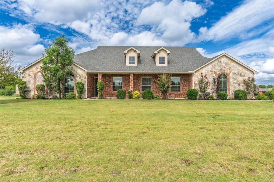 Property photo for 190 Westward Drive, Royse City, TX