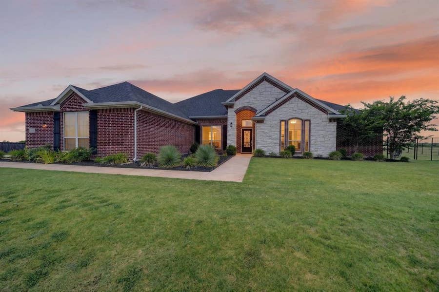 Property photo for 1095 Emilia Drive, Farmersville, TX