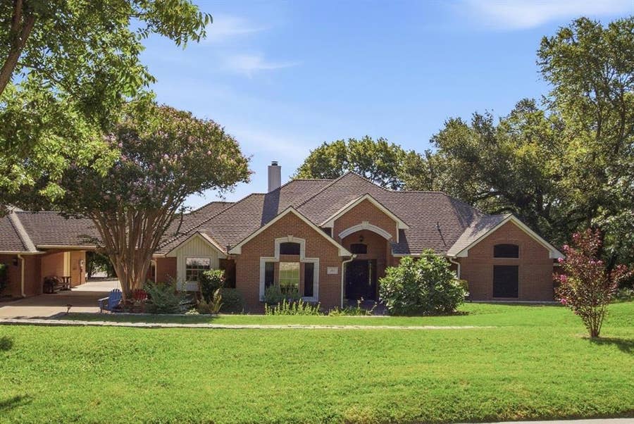 Property photo for 201 Coach House Circle, Fort Worth, TX