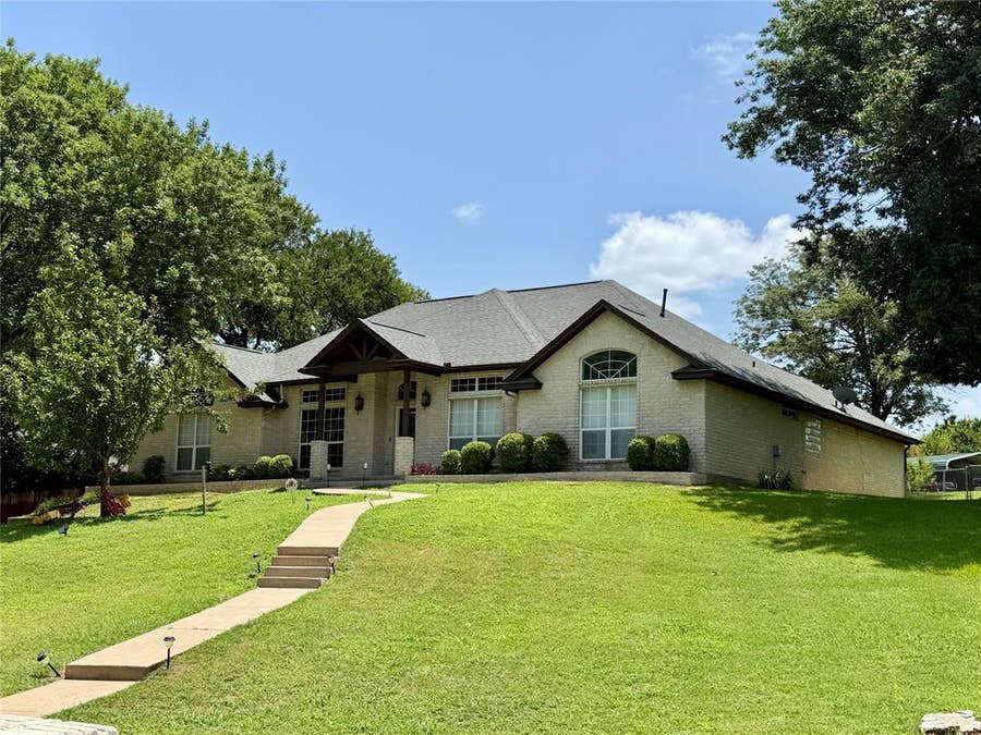 Property photo for 110 Pecan Valley Lane, Waxahachie, TX