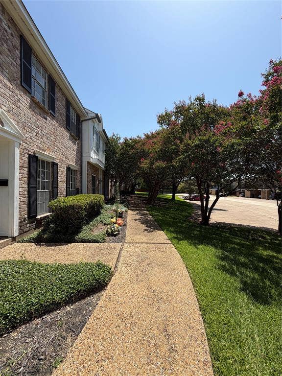 Property photo for 625 Trailwood Court, Garland, TX