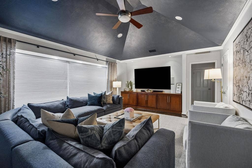 7135 Debbe Drive, Dallas, TX 75252 7135 Debbe Drive, Dallas, TX 75252