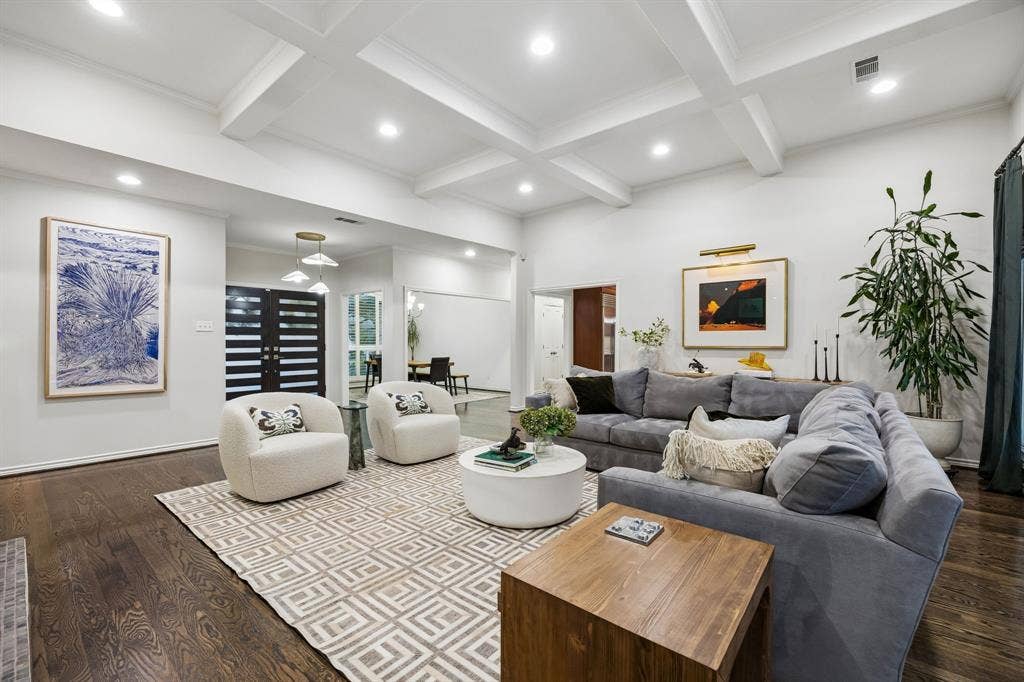 7135 Debbe Drive, Dallas, TX 75252 7135 Debbe Drive, Dallas, TX 75252