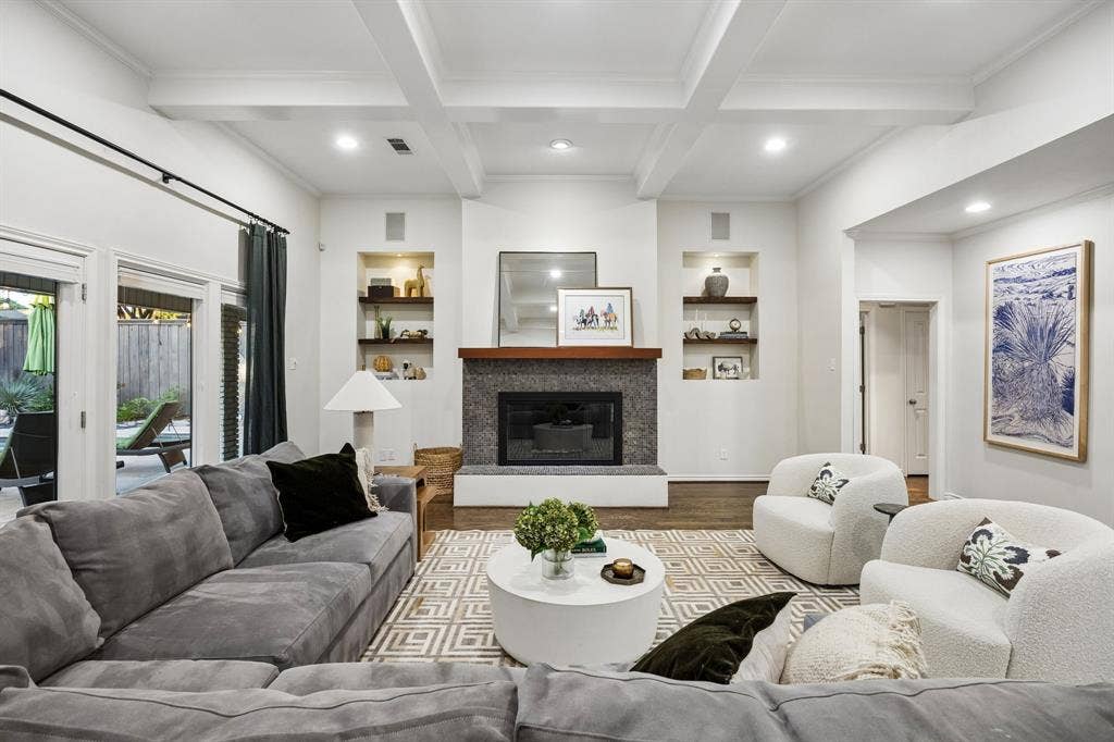7135 Debbe Drive, Dallas, TX 75252 7135 Debbe Drive, Dallas, TX 75252
