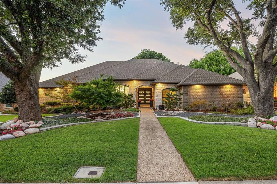 Property photo for 7135 Debbe Drive, Dallas, TX