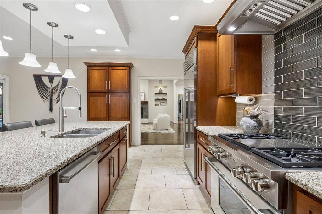 7135 Debbe Drive, Dallas, TX 75252 7135 Debbe Drive, Dallas, TX 75252