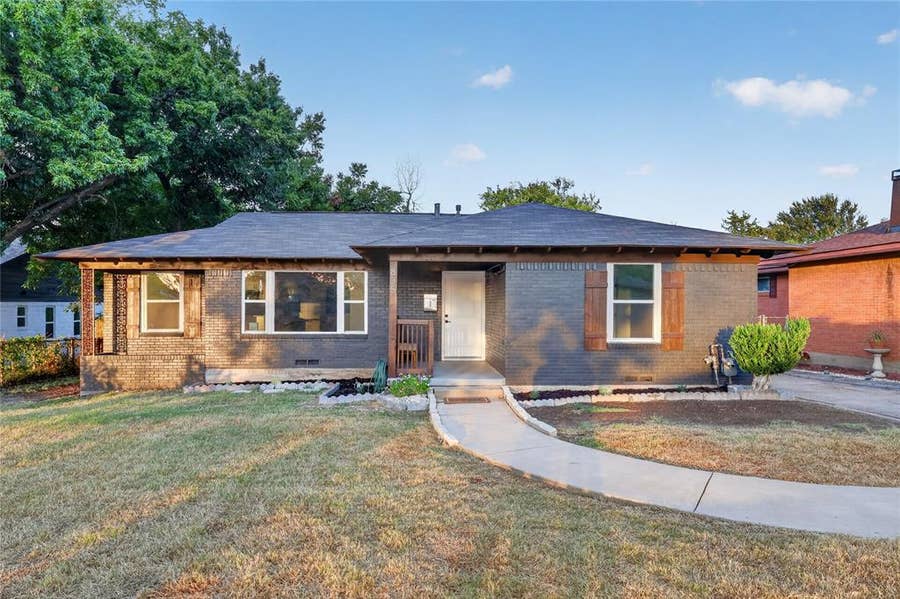 Property photo for 835 Glen Arbor Drive, Dallas, TX