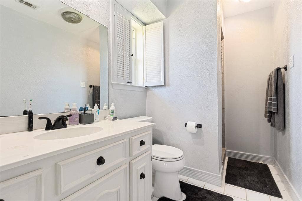 3217 Colonel Circle, Garland, TX 75043 3217 Colonel Circle, Garland, TX 75043