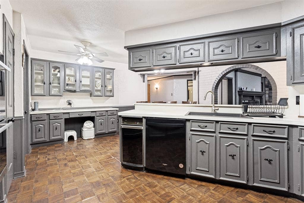 3217 Colonel Circle, Garland, TX 75043 3217 Colonel Circle, Garland, TX 75043