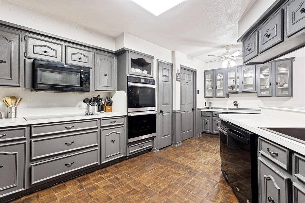 3217 Colonel Circle, Garland, TX 75043 3217 Colonel Circle, Garland, TX 75043