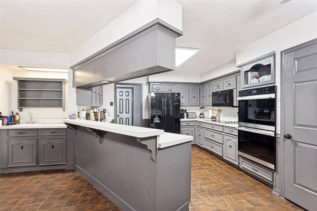 3217 Colonel Circle, Garland, TX 75043 3217 Colonel Circle, Garland, TX 75043