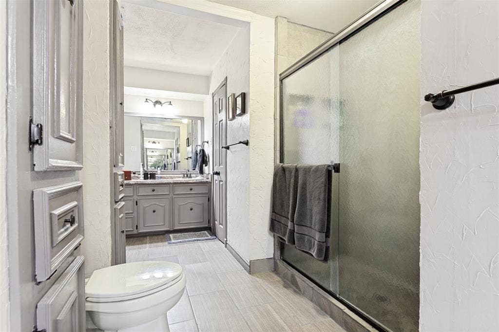 3217 Colonel Circle, Garland, TX 75043 3217 Colonel Circle, Garland, TX 75043
