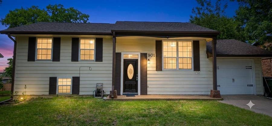 Property photo for 901 E Daugherty Drive, Garland, TX