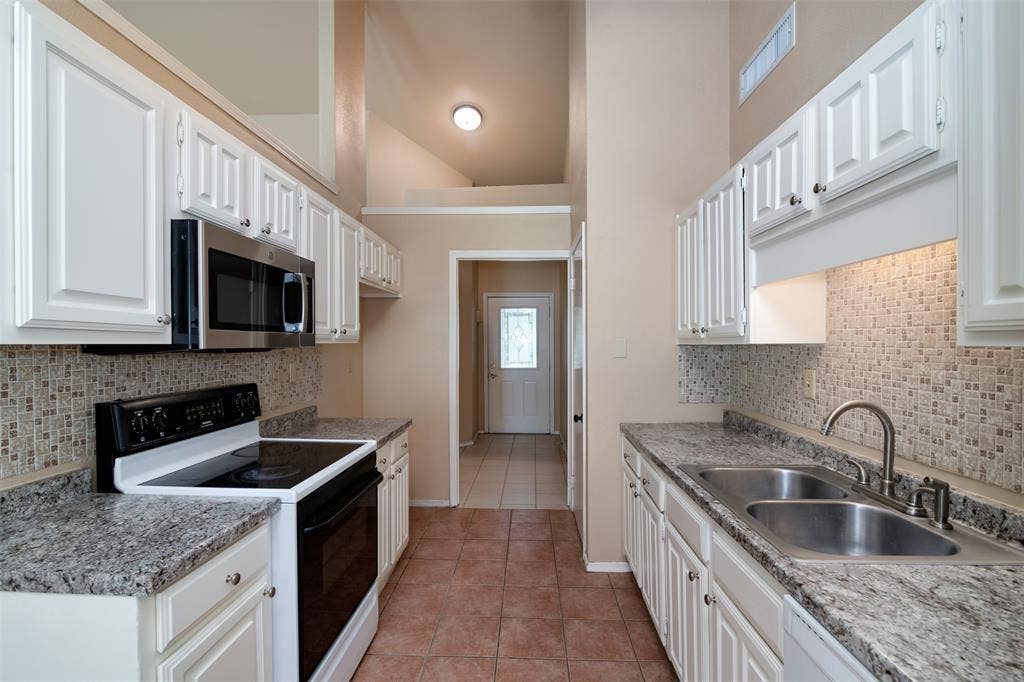 2521 Liberty Lane, Denton, TX 76209 2521 Liberty Lane, Denton, TX 76209