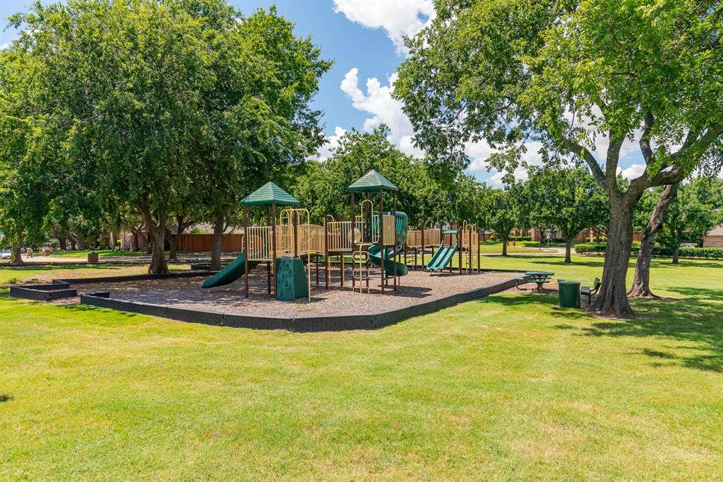 11020 Coralberry Drive, Frisco, TX 75033 Walk to large playground/park on same street