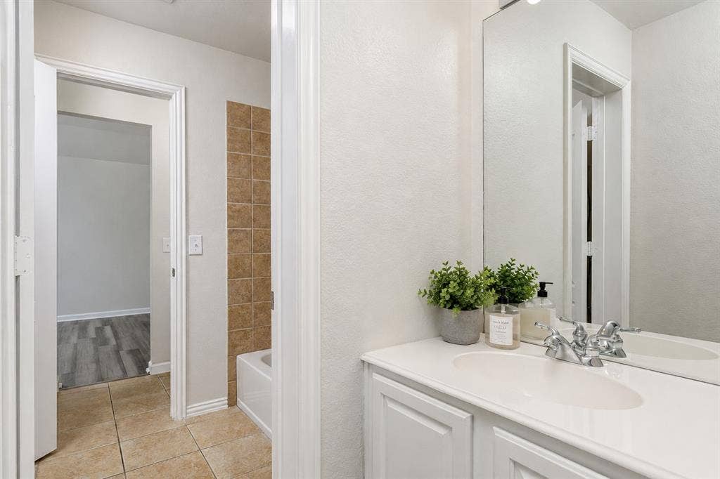 11020 Coralberry Drive, Frisco, TX 75033 Jack & Jill Full bathroom
