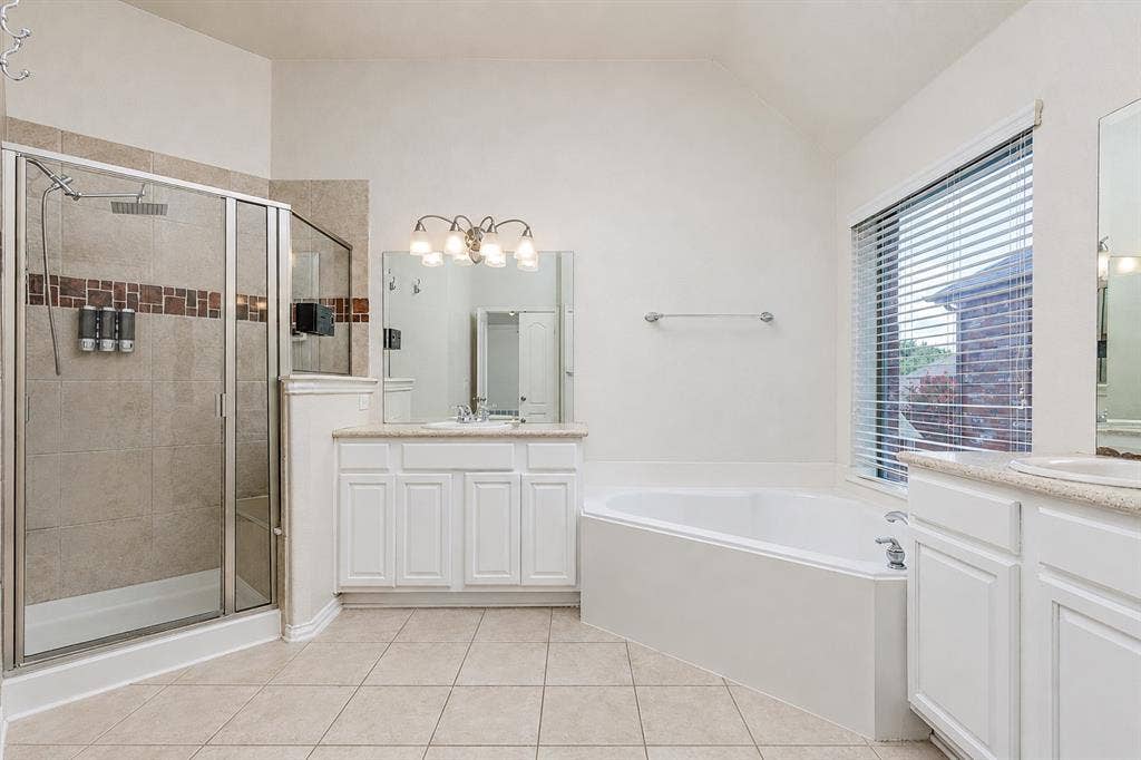 11020 Coralberry Drive, Frisco, TX 75033 primary bathroom