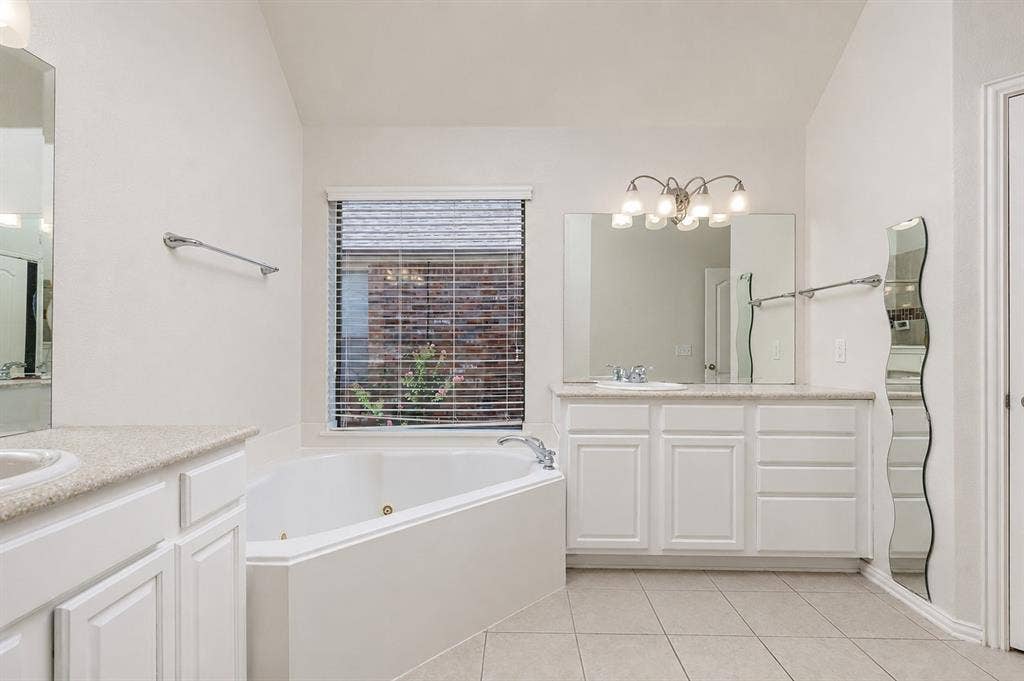 11020 Coralberry Drive, Frisco, TX 75033 primary bathroom