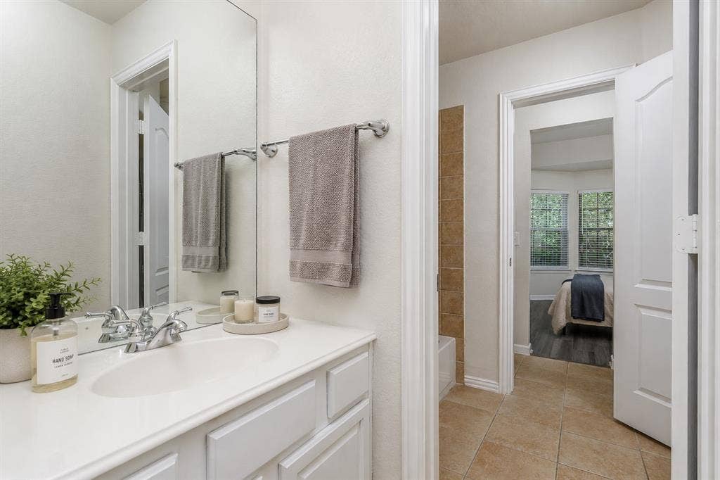 11020 Coralberry Drive, Frisco, TX 75033 Jack & Jill Full bathroom