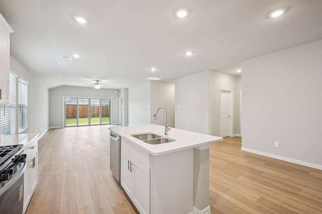 3405 Richmond Drive, Farmersville, TX 75442 Photo is not of the actual home, but is an inspirational photo of builder’s model home and may depict options, furnishings, and/or decorator features that are not included.