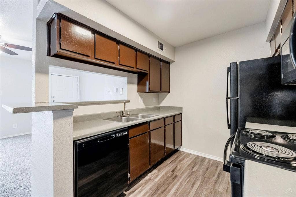 2809 W William Cannon Drive, #I208, Austin, TX 78745 Up To 8 Weeks Free! Newly renovated units available!